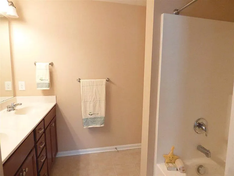 1622 Holly Grove Way — Photo 10