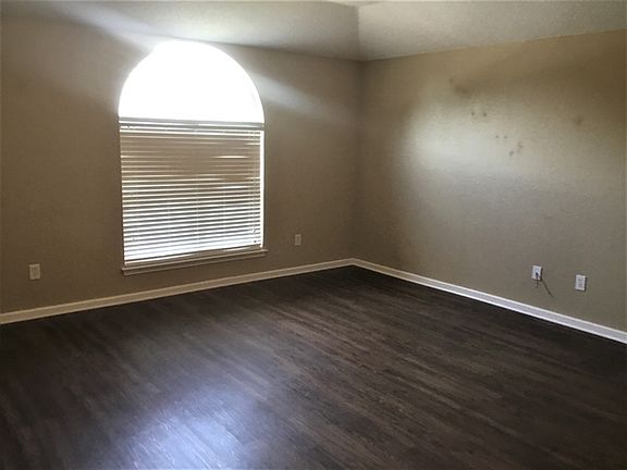3rd image of 2741 Briscoe Dr