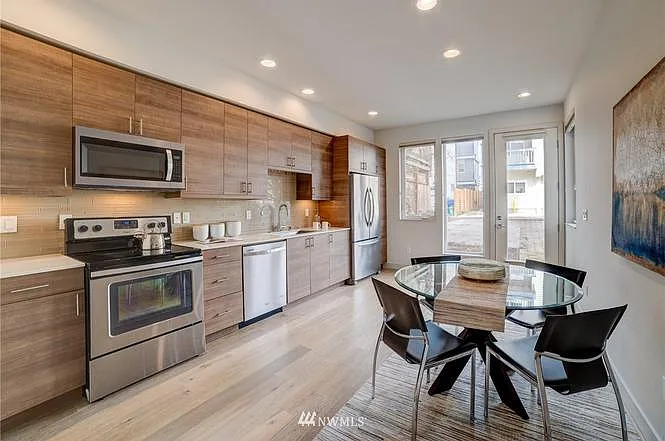 1734 NW 60th St — Photo 5