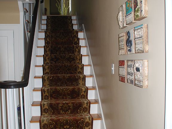 center entry way and steps