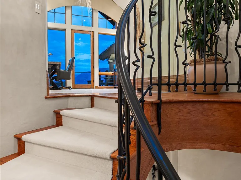 691 Pfister Dr — Photo 38