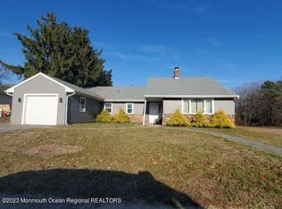 4 James Hollow Dr, Barnegat, NJ 08005