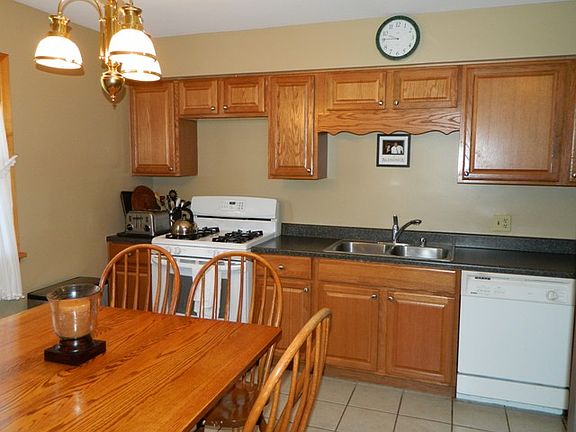 3rd image of 1889 Stoney Hill Dr