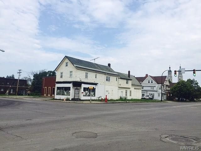 2nd image of 860 William St