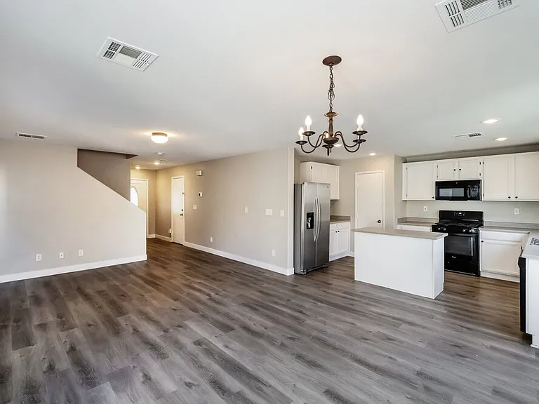570 Swiss Cottage Ave — Photo 8