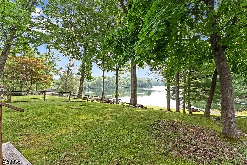 2 bed, 1.0 bath, $2,100 — Photo 2