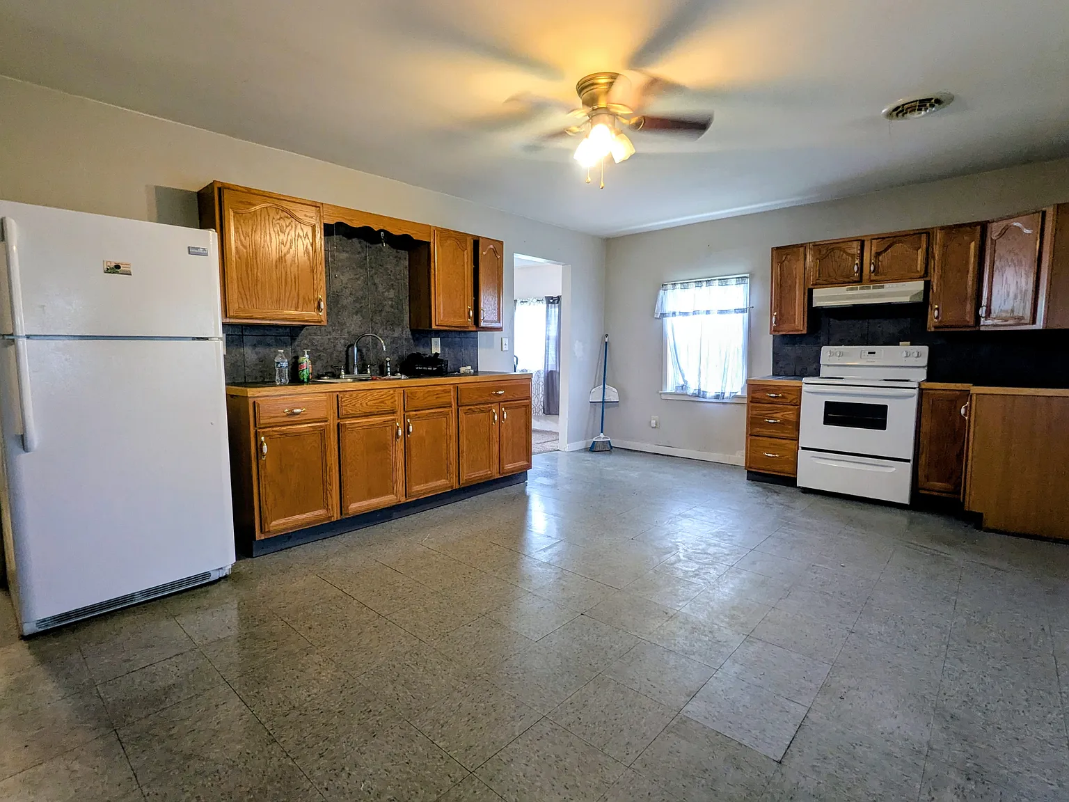 3 bed, 1592 sqft, $925 — Photo 2