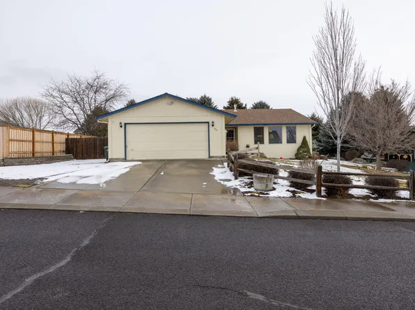 323 NE Hillcrest St, Madras, OR 97741