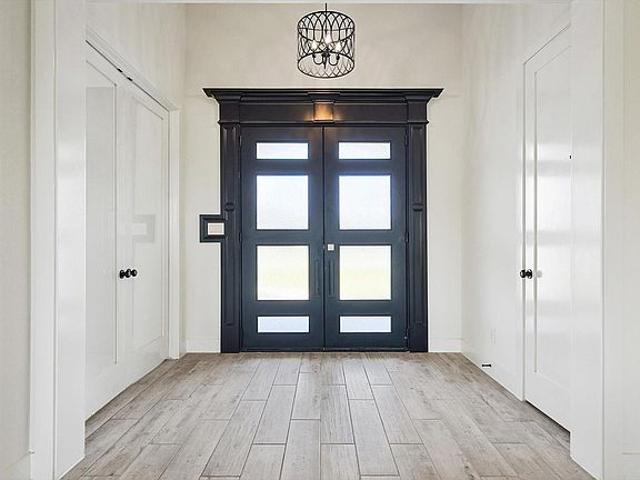 4th image of 5009 Glenoaks Ct