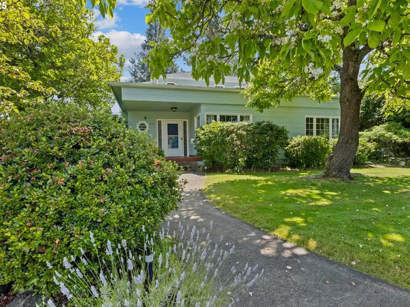 415 W Madrone St, Roseburg, OR 97470