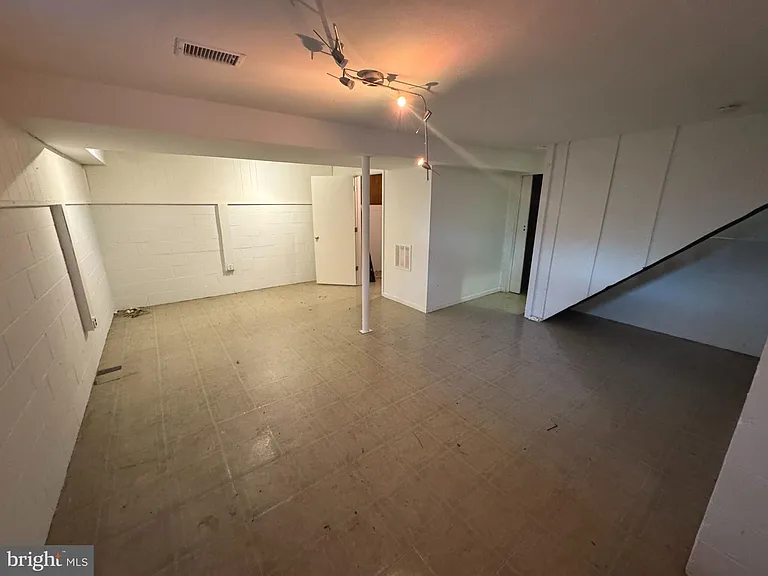 721 Crabb Ave — Photo 18