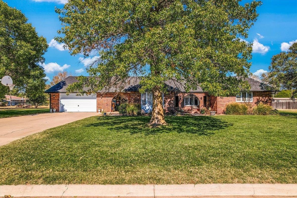 218 E Marshall Ave, South Hutchinson, KS 67505 | Zillow