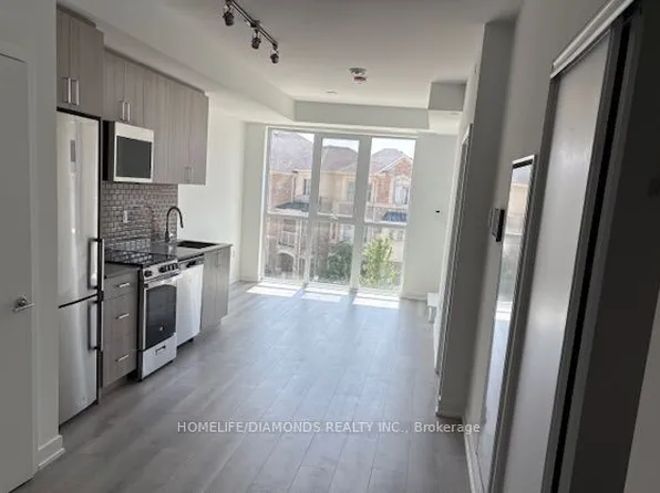 1005 Dundas St E, Oakville, ON