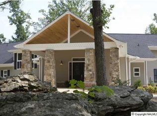 85 Bayfront Ln, Scottsboro, AL 35769