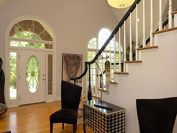2nd image of 907 Birkdale Dr