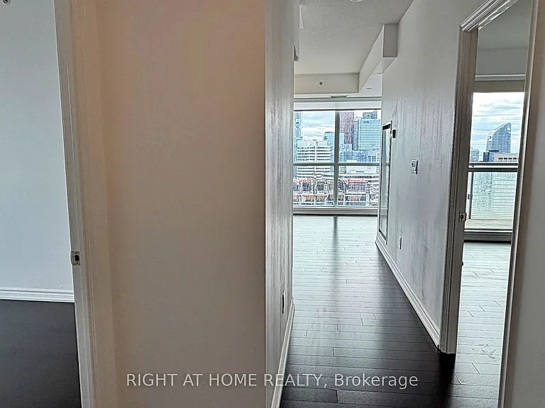 386 Yonge St #4207 — Photo 9
