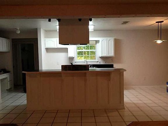 3rd image of 26 Whitmar Dr