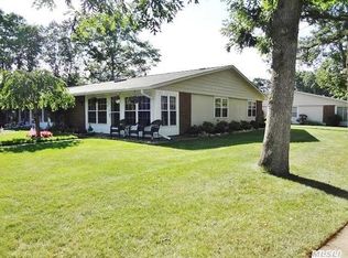 38 Trent Ct UNIT D, Ridge, NY 11961