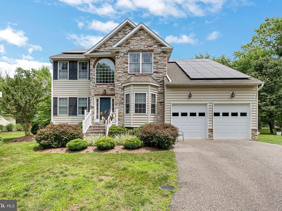 1st image of 4010 Honeysuckle Dr