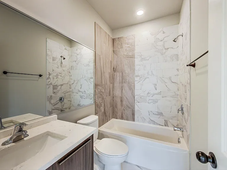 6115 S University Ave #6 — Photo 14