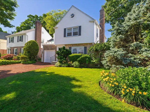 108 Muirfield Rd, Rockville Centre, NY 11570