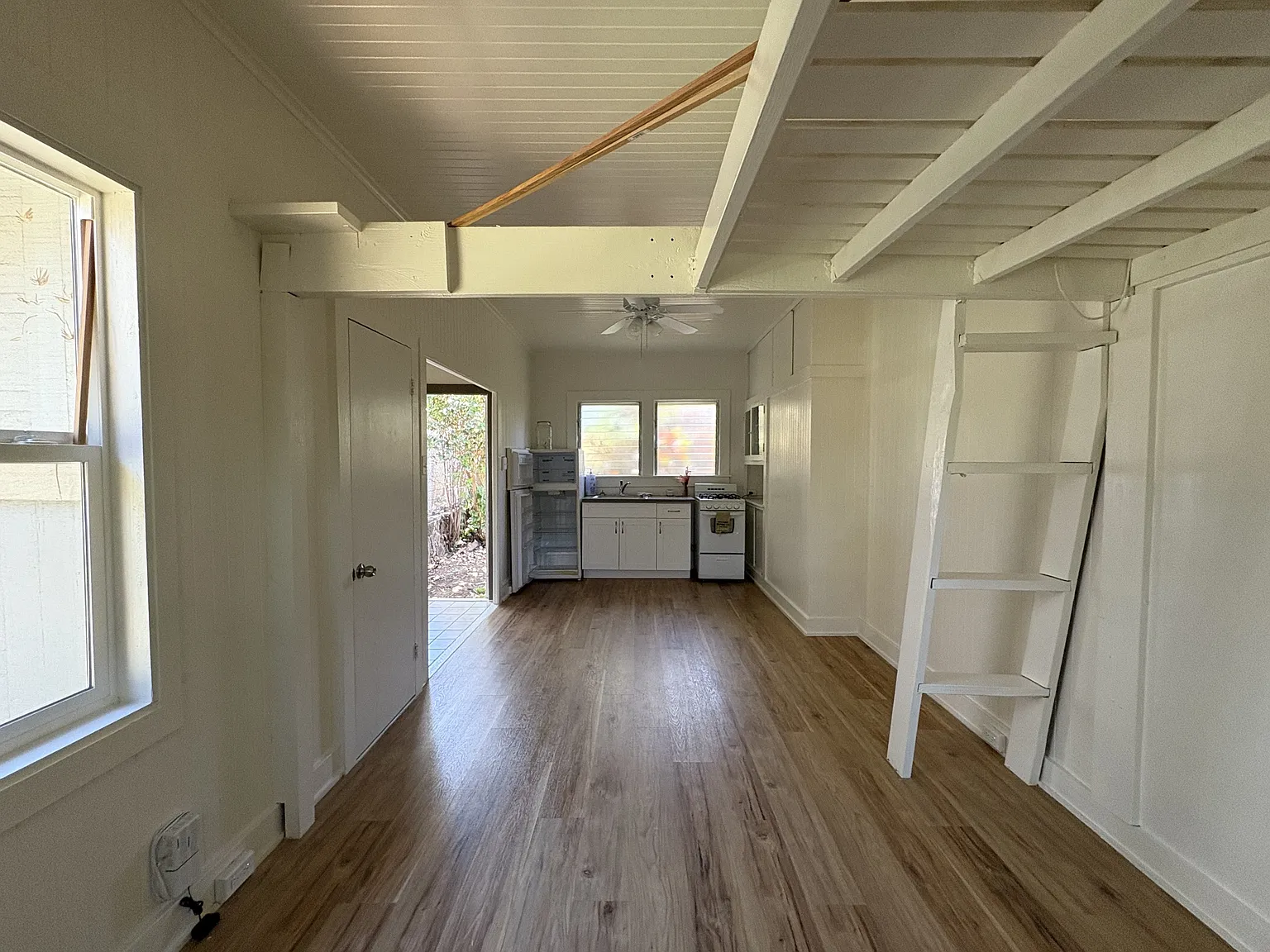 1429 Lusitana St — Photo 3