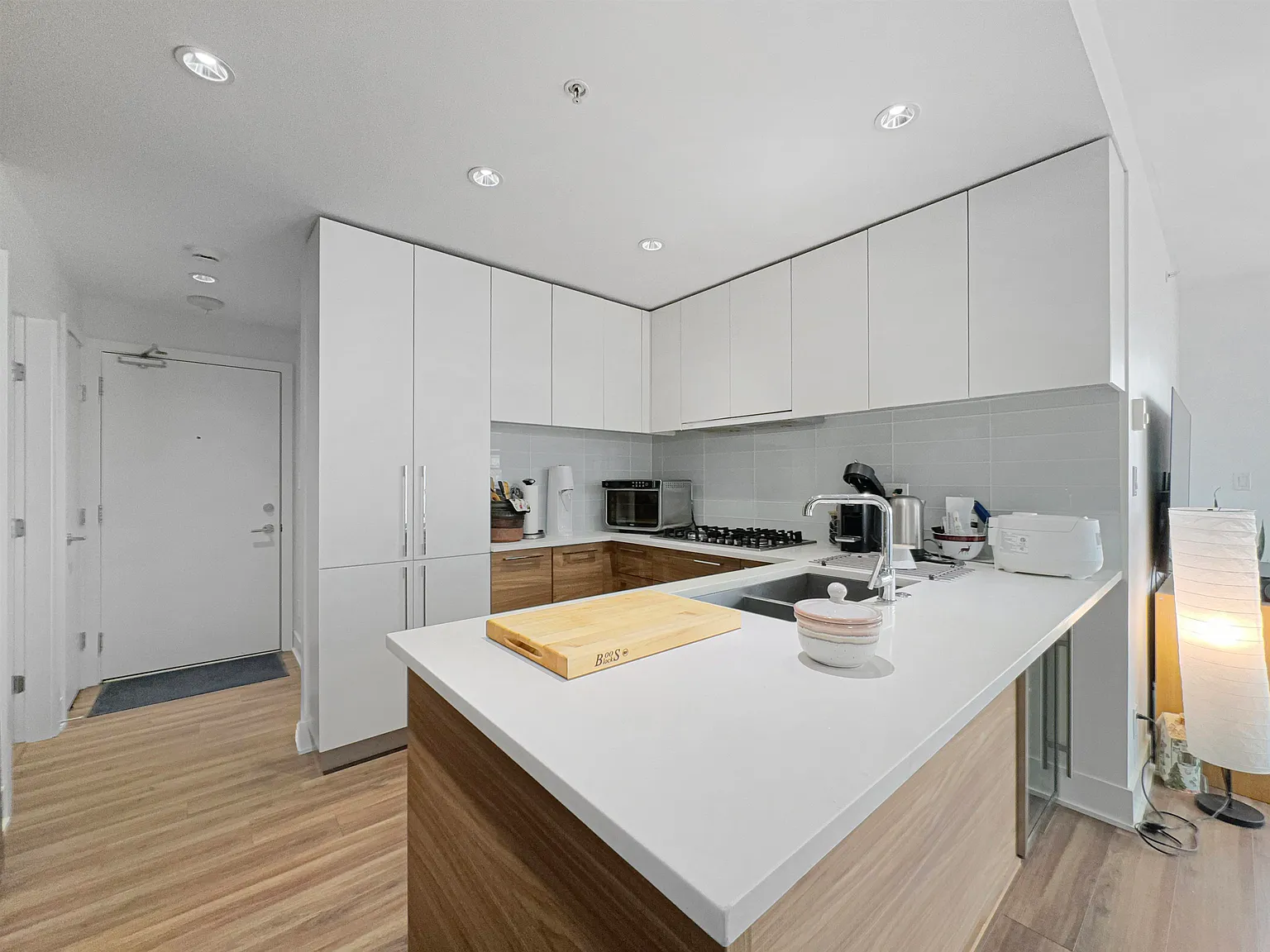 1 bed, 572 sqft, $2,150 — Photo 2