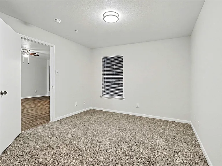The Retreat at Spring Apartments — Photo 9