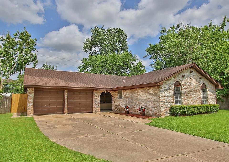1st image of 16346 Hollow Wood Dr