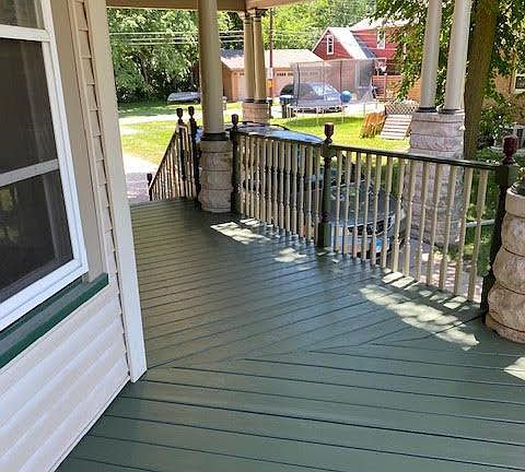 Side wrap around porch