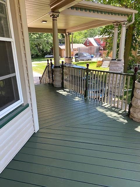 Side wrap around porch