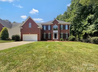 1214 Cochrane Woods Ln, Matthews, NC 28105