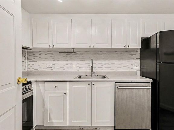 4th image of 1501 Clairmont Rd APT 827