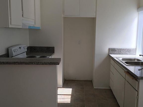 3rd image of 18200 Killion St APT 3
