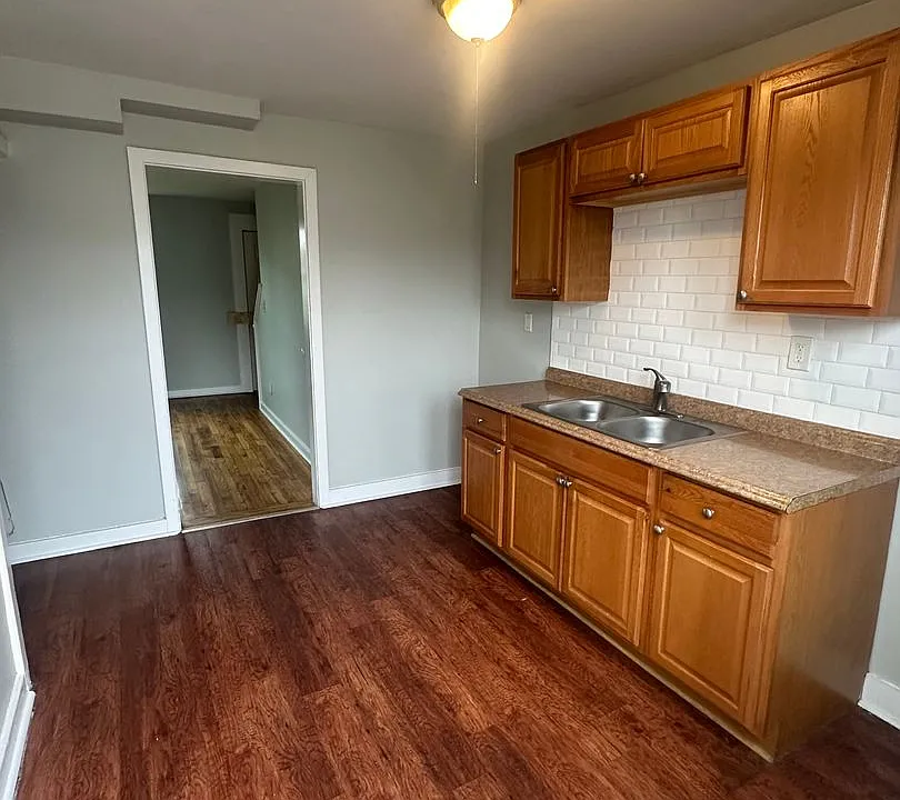 18-24 Balzac Court