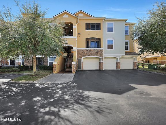 3rd image of 8539 GATE Parkway W #1527