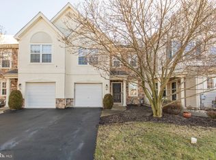 203 Oaktree Ct, Warminster, PA 18974