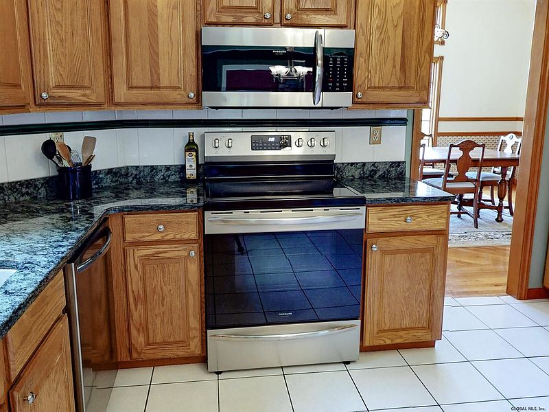 4th image of 221 MEADOWBROOK Court