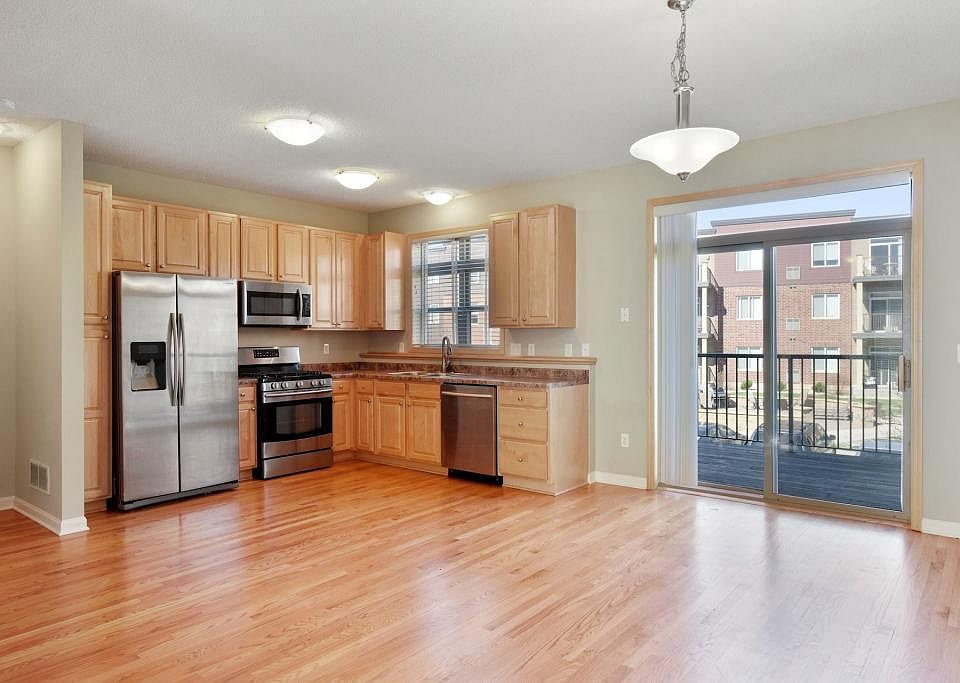 1st image of 735 Mercer St S