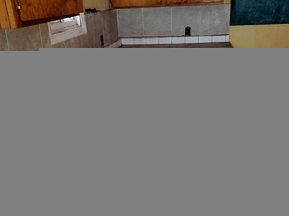 3rd image of 815 Derouen St