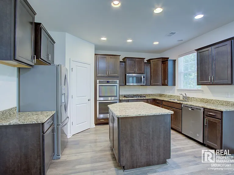 104 Elliot Creek Ln — Photo 3