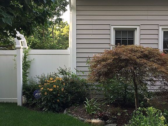 3rd image of 11 Potter Ln