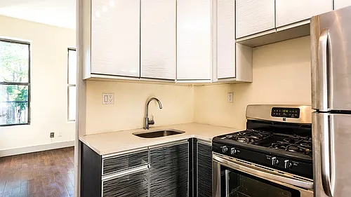 26 Wilson Ave #2L Photo 1