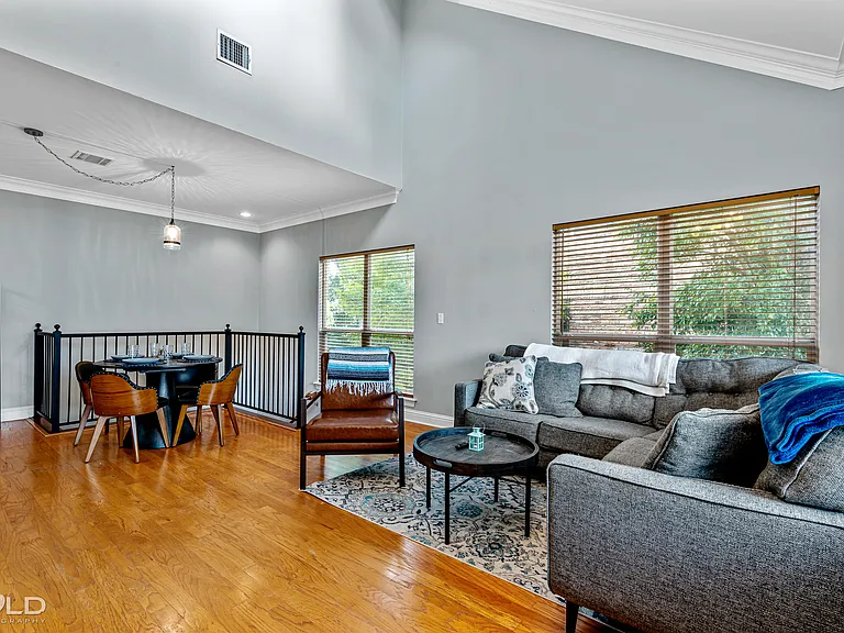 8915 Glenmora Dr — Photo 10