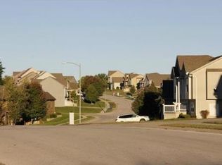 921 Sutherland Dr, Louisburg, KS 66053