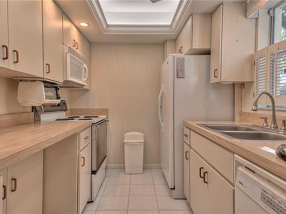 4th image of 2220 Circlewood Dr #13