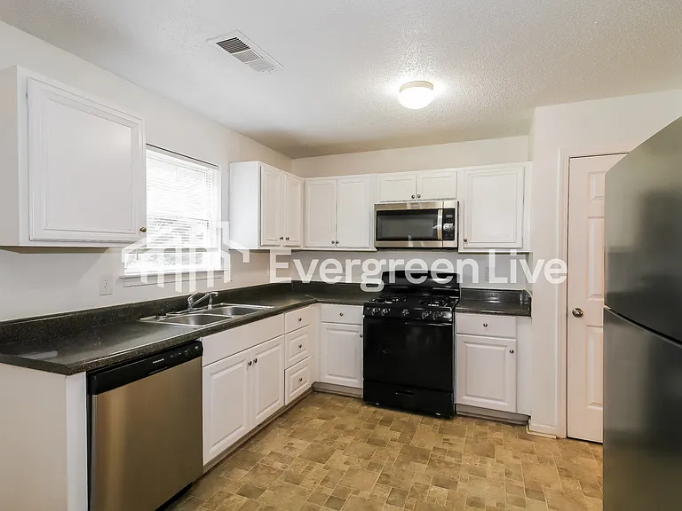 5565 Waverly Park — Photo 7