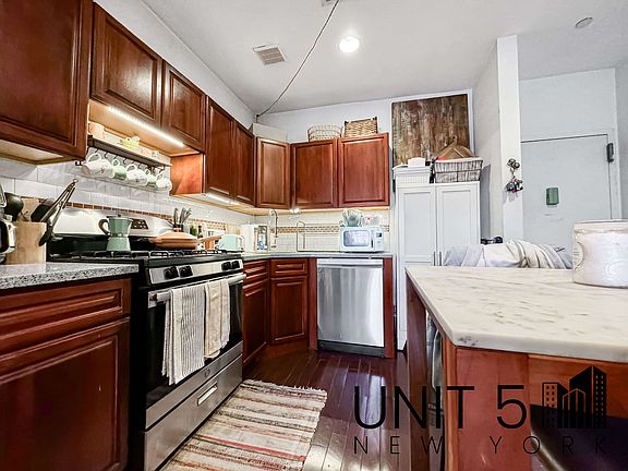 3rd image of 44 Troutman St APT A5