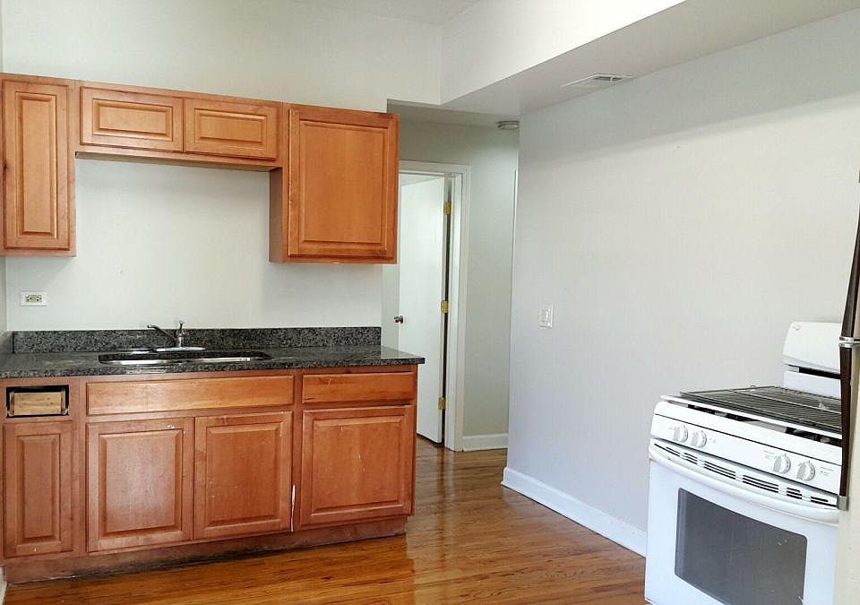 1st image of 4404 N Whipple St #2