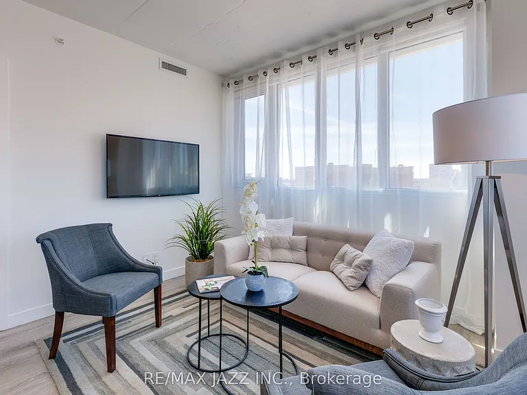 100 Bond St E #1014 — Photo 9